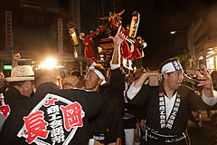 「越後長岡慰霊神輿渡御」の画像