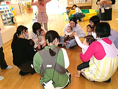 「ふれあい遊びとわらべうた」の画像