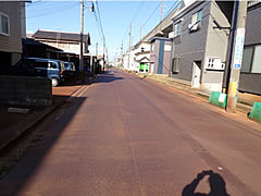 「路面に多少のひび割れ（クラック）」の画像