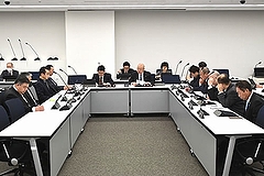 「第4回議会活性化特別委員会の様子」の画像