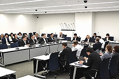 「第8回議会活性化特別委員会の様子」の画像