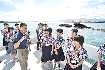 「エドウィン・ホーキンスさんの案内で見学」の画像