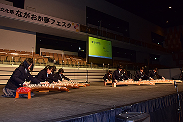 「東北中学校日本文化研究部は箏の演奏を披露」の画像