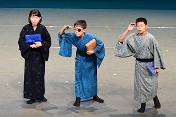 「阪之上小学校６年生が英語劇「米百俵」を上演」の画像