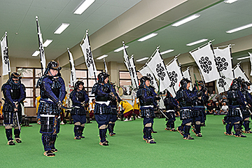 「長尾景虎童子隊や栃尾衆鉄砲隊が勇姿を披露」の画像