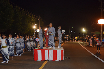 「生の唄声で踊る「中之島音頭」」の画像