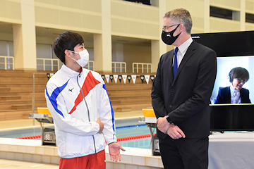 「ナショナルヘッドコーチのローハン・テイラーさん」の画像