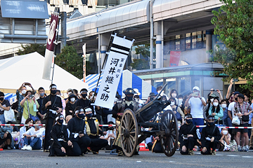 「長岡城を奪還する長岡藩の隊列を再現」の画像1