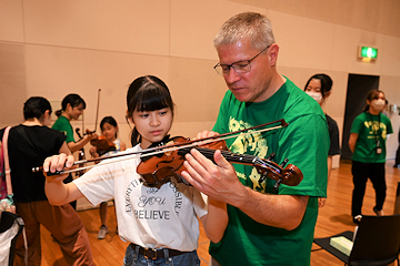 「ヴァイオリンを弾いた子どもたち」の画像