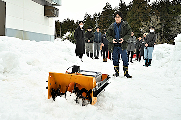 「硬くなった雪も粉砕します」の画像