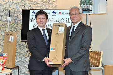 「市内の稲作農家を応援するための農業機器を寄贈しました」の画像