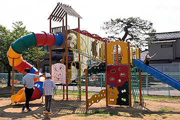 「日越小学校に大型遊具の寄付をいただきました」の画像